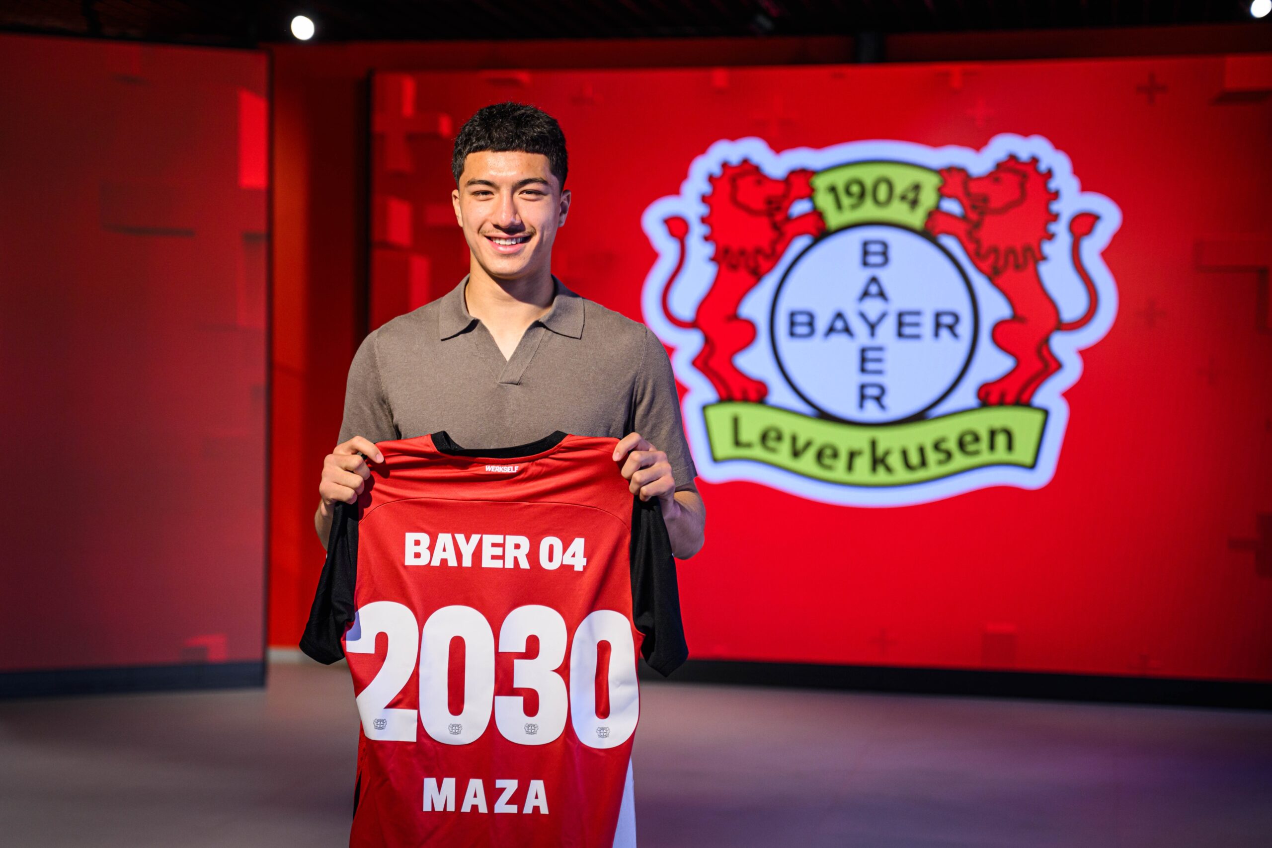 Ibrahim Maza signe au Bayer Leverkusen : la pépite algérienne poursuit son ascension